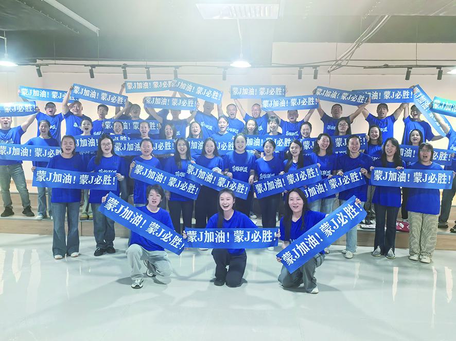 乌兰察布市, 息期间, 身着统一白 乌兰察布市, 息期间, 身着统一白