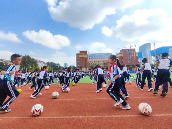 力追上去, 人人踢球 力追上去, 人人踢球